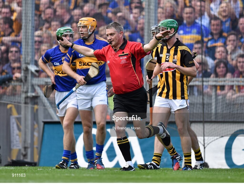 7 September 2014; Referee Barry Kelly signals a penalty to Tipperary. GAA Hurling All Ireland Senior Championship Final, Kilkenny v Tipperary. Croke Park, Dublin. Picture credit: Brendan Moran / SPORTSFILE