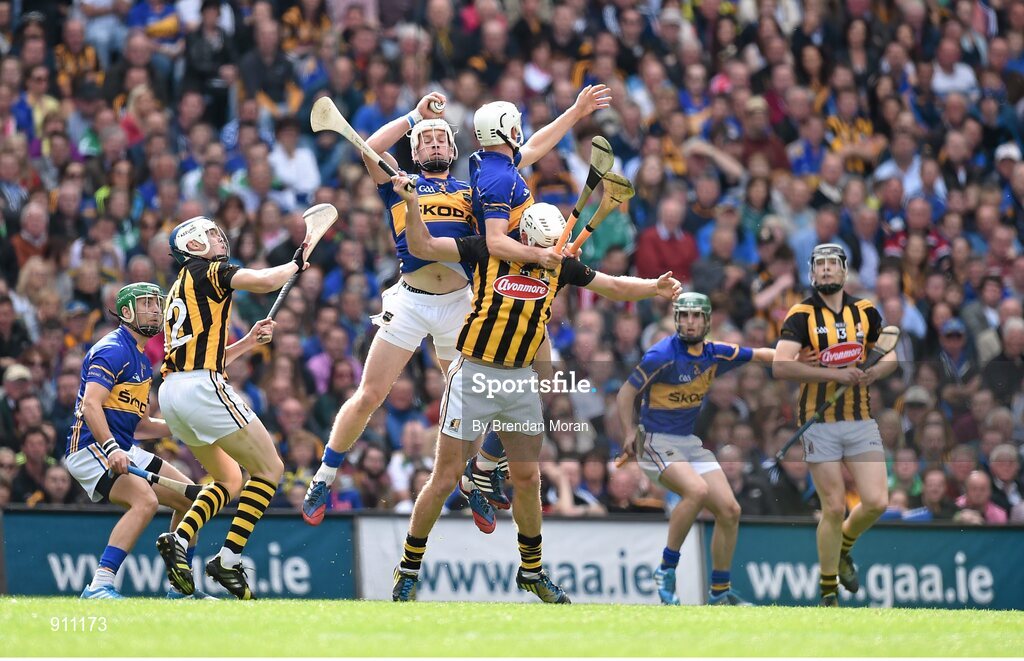 7 September 2014; Padraic Maher, Tipperary, catches the sliotar ahead of team-mate Brendan Maher and Michael Fennelly, Kilkenny. GAA Hurling All Ireland Senior Championship Final, Kilkenny v Tipperary. Croke Park, Dublin. Picture credit: Brendan Moran / SPORTSFILE
