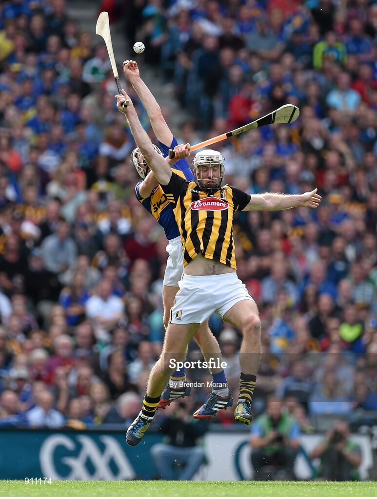 7 September 2014; Michael Fennelly, Kilkenny, contests a high ball with Brendan Maher, Tipperary. GAA Hurling All Ireland Senior Championship Final, Kilkenny v Tipperary. Croke Park, Dublin. Picture credit: Brendan Moran / SPORTSFILE