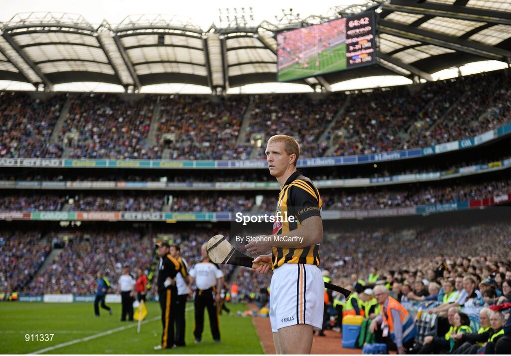 7 September 2014; Henry Shefflin, Kilkenny, prepares to come on as a substitute during the second half. GAA Hurling All Ireland Senior Championship Final, Kilkenny v Tipperary. Croke Park, Dublin. Picture credit: Stephen McCarthy / SPORTSFILE