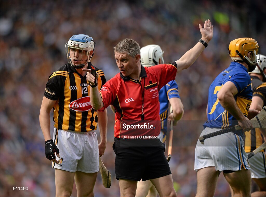 7 September 2014; Referee Barry Kelly awards a free to Tipperary. GAA Hurling All Ireland Senior Championship Final, Kilkenny v Tipperary. Croke Park, Dublin. Picture credit: Piaras Ó Mídheach / SPORTSFILE