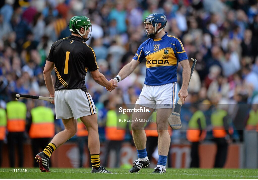 7 September 2014; Eoin Murphy, Kilkenny, shakes hands with Eoin Kelly, Tipperary, after the game. GAA Hurling All Ireland Senior Championship Final, Kilkenny v Tipperary. Croke Park, Dublin. Picture credit: Piaras Ó Mídheach / SPORTSFILE