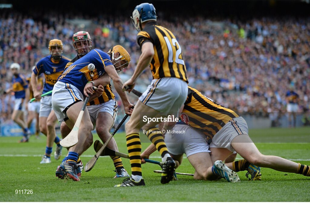 7 September 2014; Kieran Bergin, Tipperary, in action against Eoin Larkin, and TJ Reid, 12, Kilkenny. GAA Hurling All Ireland Senior Championship Final, Kilkenny v Tipperary. Croke Park, Dublin. Picture credit: Piaras Ó Mídheach / SPORTSFILE