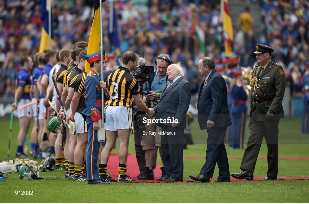 7 September 2014; Uachtarán na hÉireann Michael D. Higgins shakes hands with Kilkenny captain JJ Delaney. GAA Hurling All Ireland Senior Championship Final, Kilkenny v Tipperary. Croke Park, Dublin. Picture credit: Ray McManus