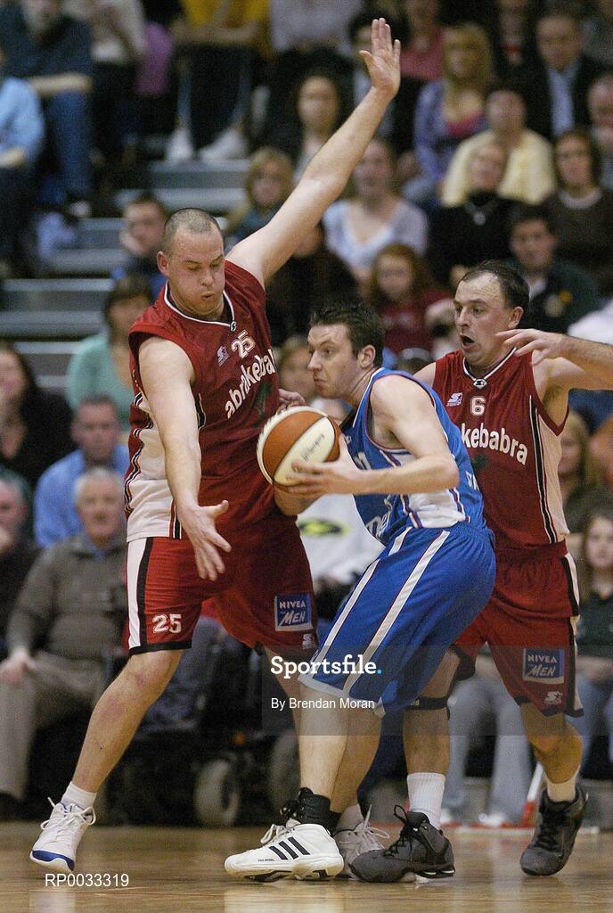28 January 2007; David Murphy, UCC Demons, is blocked by Michael Quirke, left, and John Teahan, Abrakebabra Tigers. Men's Superleague National Cup Final, Abrakebabra Tigers, Tralee, Co. Kerry v UCC Demons, Cork, National Basketball Arena, Tallaght, Dublin. Picture credit: Brendan Moran / SPORTSFILE
