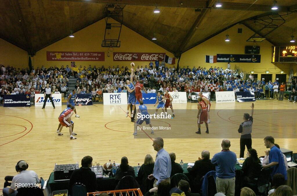 28 January 2007; A general view of the tip off in the game between Abrakebabra Tigers and UCC Demons. Men's Superleague National Cup Final, Abrakebabra Tigers, Tralee, Co. Kerry v UCC Demons, Cork, National Basketball Arena, Tallaght, Dublin. Picture credit: Brendan Moran / SPORTSFILE