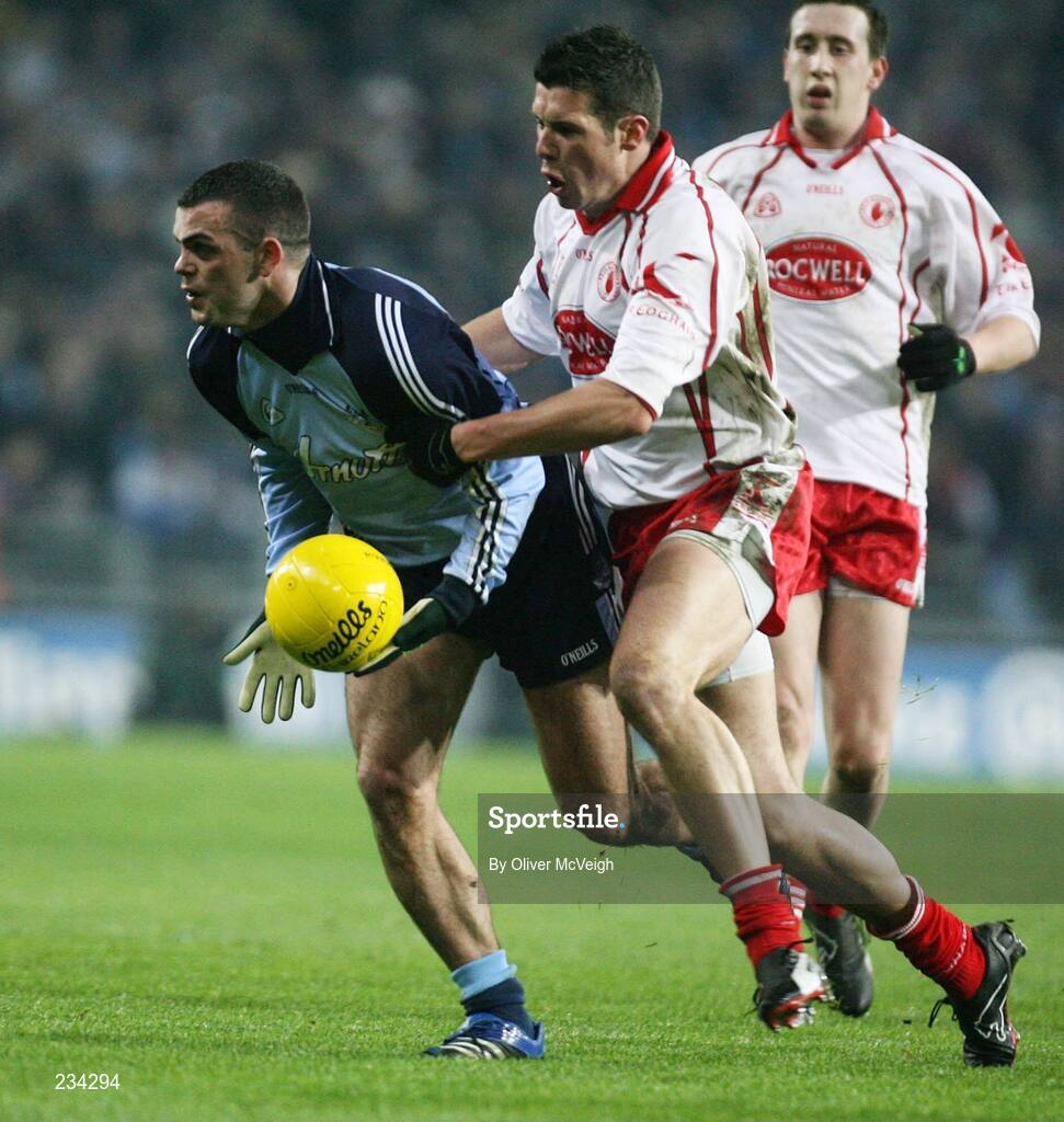 3 February 2007; Paul Casey, Dublin, in action against Sean Cavanagh, Tyrone. Allianz NFL Division 1A, Dublin v Tyrone, Croke Park, Dublin. Picture credit: Oliver McVeigh / SPORTSFILE