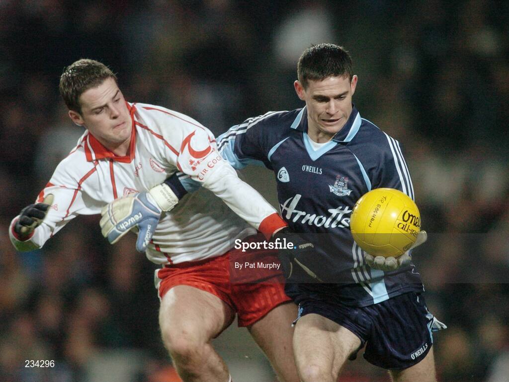 3 February 2007; Stephen Cluxton, Dublin, in action against Michael Murphy, Tyrone. Allianz NFL Division 1A, Dublin v Tyrone, Croke Park, Dublin. Picture credit: Pat Murphy / SPORTSFILE