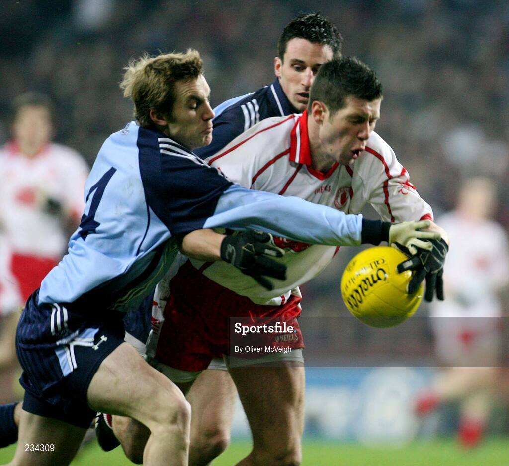 3 February 2007; Sean Cavanagh, Tyrone, in action against Paul Griffin, Dublin. Allianz NFL Division 1A, Dublin v Tyrone, Croke Park, Dublin. Picture credit: Oliver McVeigh / SPORTSFILE
