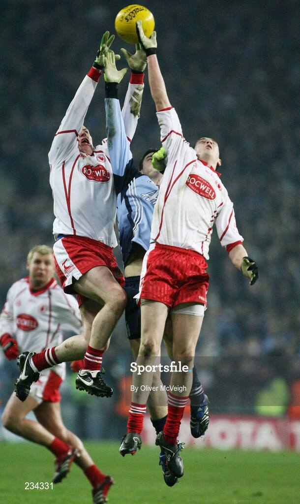 3 February 2007; Dairmuid Connolly, Dublin, in action against Conor Gormley and Colm Cavanagh, Tyrone. Allianz NFL Division 1A, Dublin v Tyrone, Croke Park, Dublin. Picture credit: Oliver McVeigh / SPORTSFILE