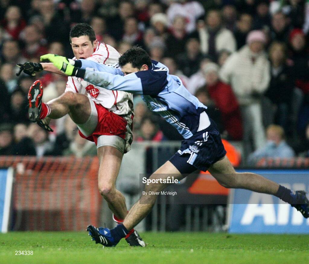 3 February 2007; Sean Cavanagh, Tyrone, kicks over a point, against Alan Brogan, Dublin . Allianz NFL Division 1A, Dublin v Tyrone, Croke Park, Dublin. Picture credit: Oliver McVeigh / SPORTSFILE