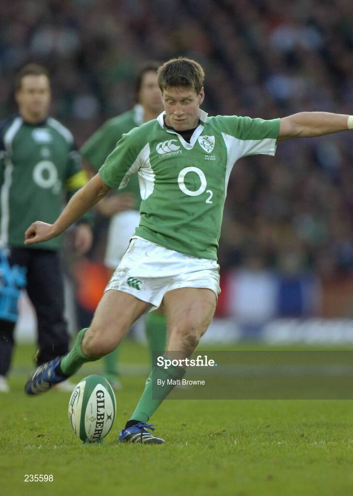 11 February 2007; Ireland's Ronan O'Gara puts Ireland 14-13 ahead against France with this penalty. RBS Six Nations Rugby Championship, Ireland v France, Croke Park, Dublin. Picture Credit: Matt Browne / SPORTSFILE