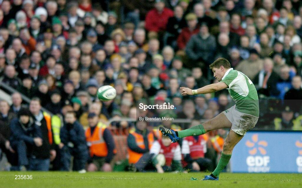 11 February 2007; Ronan O'Gara, Ireland, kicks a penalty to put his side 17-13 ahead in the last minutes of the game. RBS Six Nations Rugby Championship, Ireland v France, Croke Park, Dublin. Picture Credit: Brendan Moran / SPORTSFILE