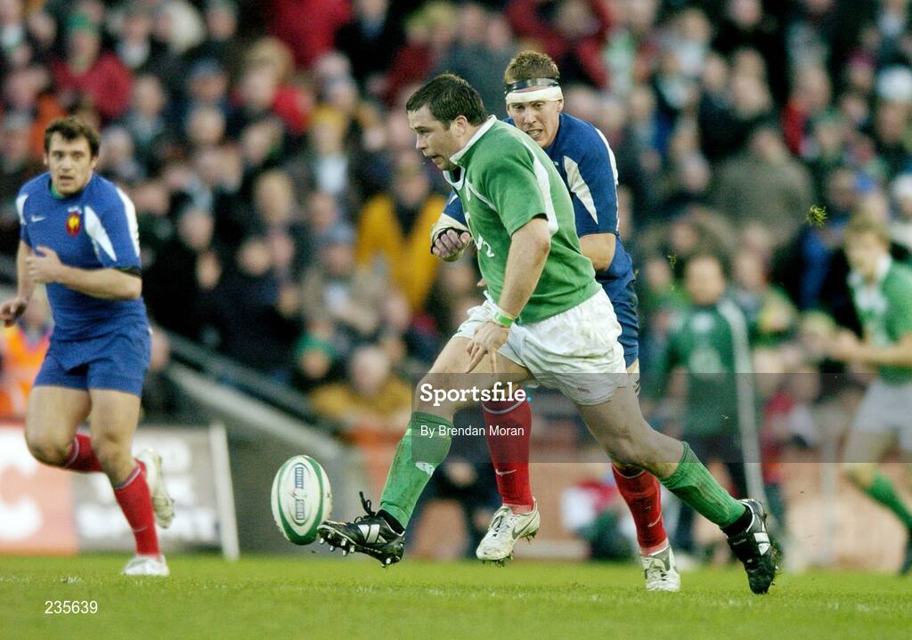 11 February 2007; Marcus Horan, Ireland, kicks ahead of Imanol Harinordoquy, France. RBS Six Nations Rugby Championship, Ireland v France, Croke Park, Dublin. Picture Credit: Brendan Moran / SPORTSFILE