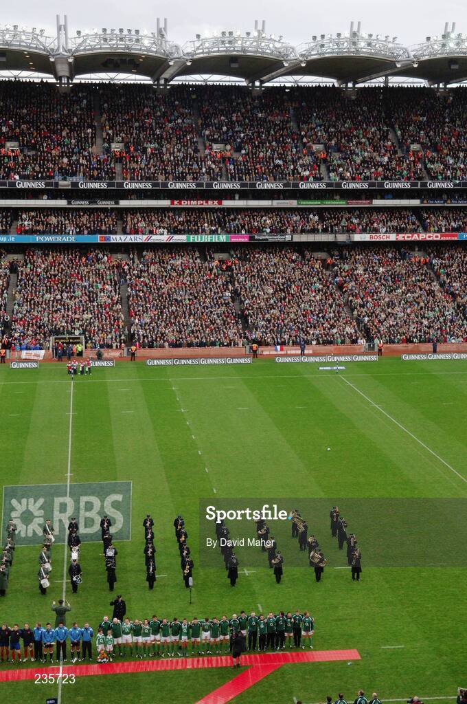11 February 2007; General view of Ireland team standing for the national anthem before the start of the game. RBS Six Nations Rugby Championship, Ireland v France, Croke Park, Dublin. Picture Credit: David Maher / SPORTSFILE