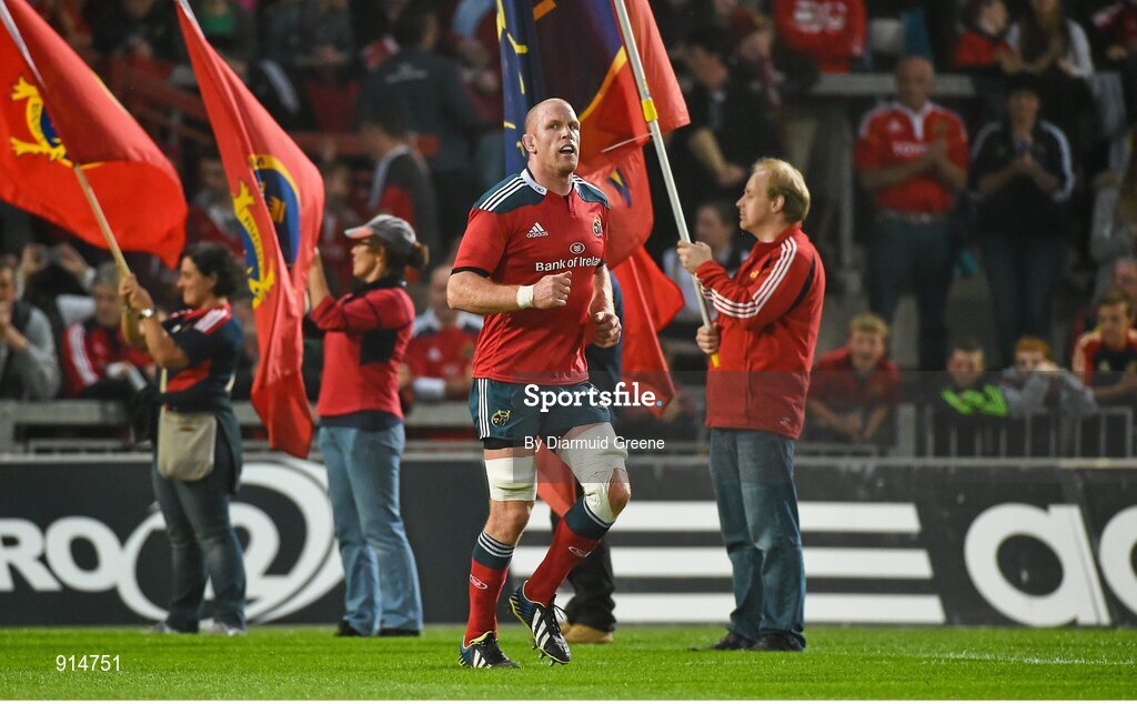 19 September 2014; Paul O'Connell, Munster, makes his way out for the start of the game. Guinness PRO12, Round 3, Munster v Zebre. Thomond Park, Limerick. Picture credit: Diarmuid Greene / SPORTSFILE
