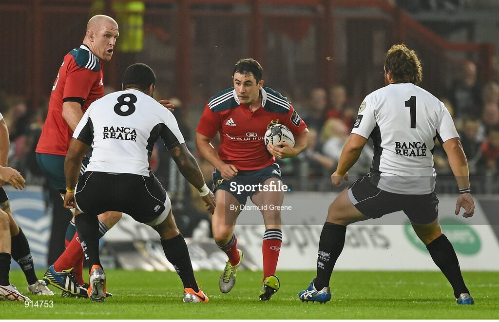 19 September 2014; Munster captain Felix Jones, supported by team-mate Paul O'Connell, in action against Samuela Vunisa, left, and Andrea Lovotti, Zebre. Guinness PRO12, Round 3, Munster v Zebre. Thomond Park, Limerick. Picture credit: Diarmuid Greene / SPORTSFILE
