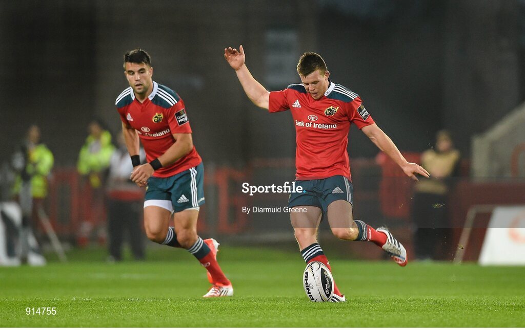 19 September 2014; Jonathan Holland, Munster, gets the game underway, alongside team-mate Conor Murray. Guinness PRO12, Round 3, Munster v Zebre. Thomond Park, Limerick. Picture credit: Diarmuid Greene / SPORTSFILE