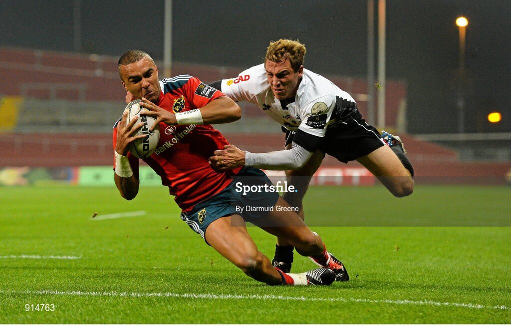 19 September 2014; Simon Zebo, Munster, goes over to score his side's first try despite the efforts of Giulio Toniolatti, Zebre. Guinness PRO12, Round 3, Munster v Zebre. Thomond Park, Limerick. Picture credit: Diarmuid Greene / SPORTSFILE