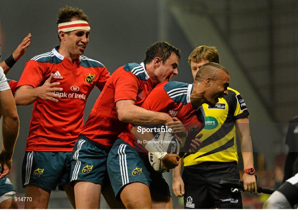 19 September 2014; Simon Zebo, Munster, is congratulated by team-mates Felix Jones and Andrew Smith after scoring his side's first try.Guinness PRO12, Round 3, Munster v Zebre. Thomond Park, Limerick. Picture credit: Diarmuid Greene / SPORTSFILE