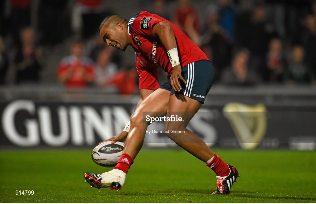 19 September 2014; Simon Zebo, Munster, scores his and his side's third try. Guinness PRO12, Round 3, Munster v Zebre. Thomond Park, Limerick. Picture credit: Diarmuid Greene / SPORTSFILE