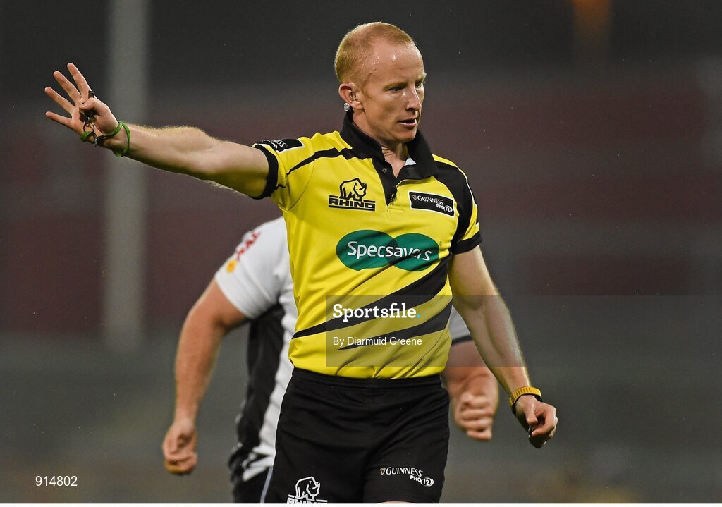 19 September 2014; Referee Ian Davies. Guinness PRO12, Round 3, Munster v Zebre. Thomond Park, Limerick. Picture credit: Diarmuid Greene / SPORTSFILE