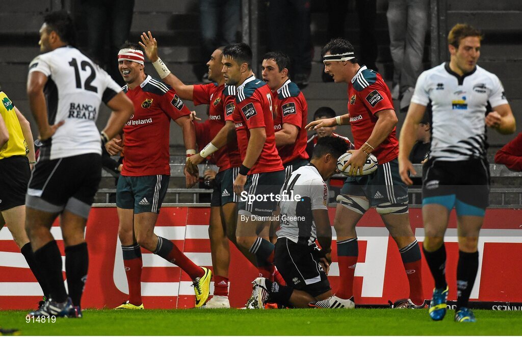 19 September 2014; Andrew Smith, Munster, is congratulated by team-mates after scoring his side's fourth try. Guinness PRO12, Round 3, Munster v Zebre. Thomond Park, Limerick. Picture credit: Diarmuid Greene / SPORTSFILE