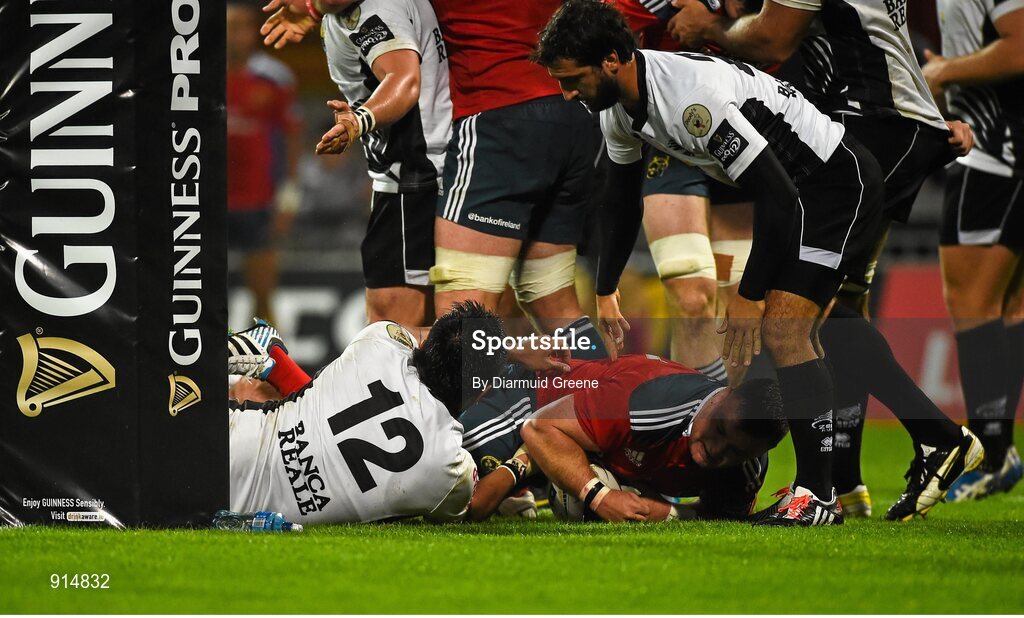 19 September 2014; Dave Kilcoyne, Munster, scores his side's fifth try despite the efforts of Kelly Haimona, Zebre. Guinness PRO12, Round 3, Munster v Zebre. Thomond Park, Limerick. Picture credit: Diarmuid Greene / SPORTSFILE