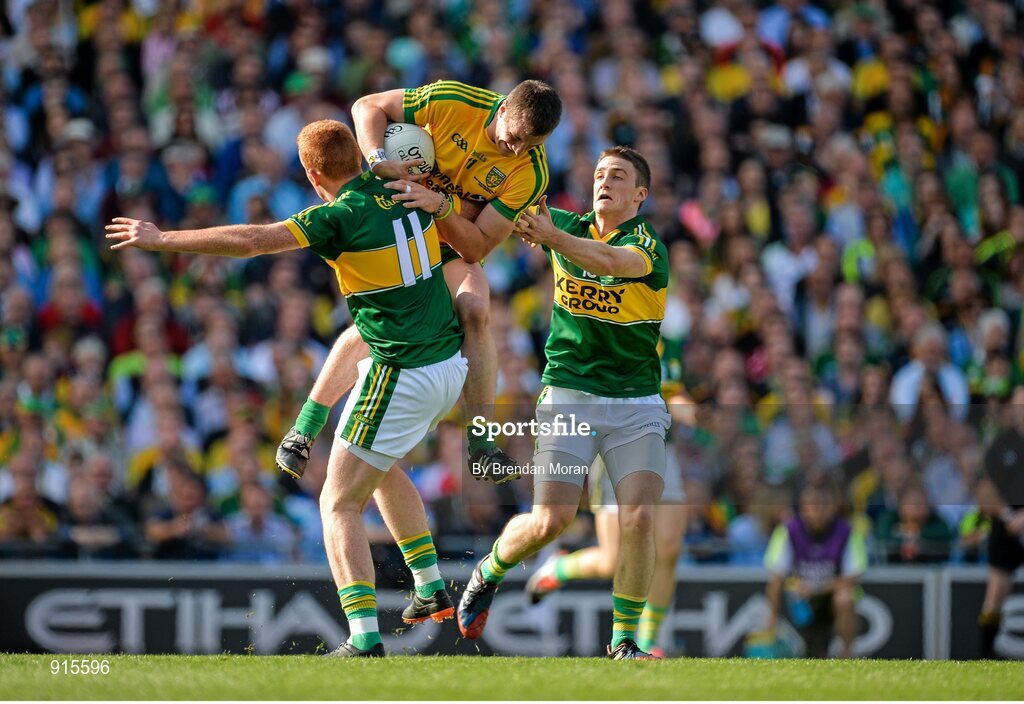 21 September 2014; Leo McLoone, Donegal, in action against Johnny Buckley, left, and Stephen O'Brien, Kerry. GAA Football All Ireland Senior Championship Final, Kerry v Donegal. Croke Park, Dublin. Picture credit: Brendan Moran / SPORTSFILE