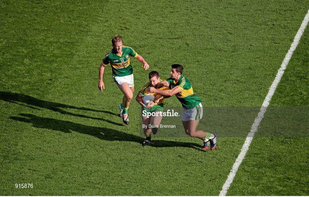 21 September 2014; Leo McLoone, Donegal, in action against Donnchadh Walsh, left, and Aidan O'Mahony, Kerry. GAA Football All Ireland Senior Championship Final, Kerry v Donegal. Croke Park, Dublin. Picture credit: Dáire Brennan / SPORTSFILE