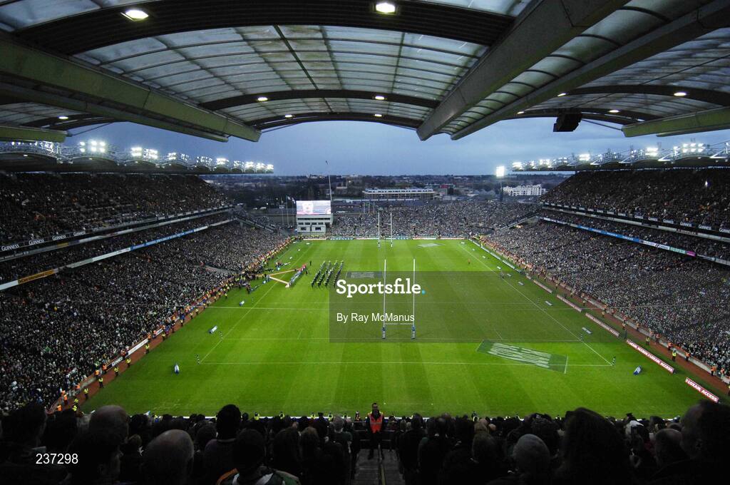 24 February 2007; Both teams and supporters stand for God Save The Queen. RBS Six Nations Rugby Championship, Ireland v England, Croke Park, Dublin. Picture Credit: Ray McManus / SPORTSFILE