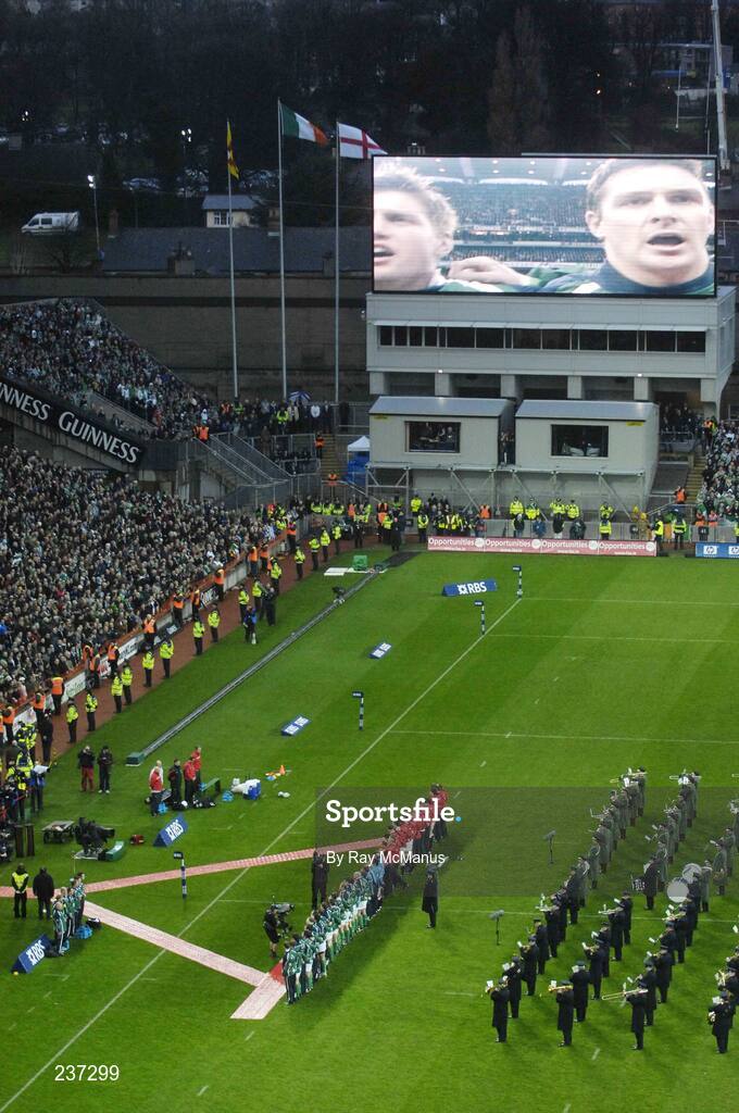 24 February 2007; Both teams stand for Amhrán na bhFiann. RBS Six Nations Rugby Championship, Ireland v England, Croke Park, Dublin. Picture Credit: Ray McManus / SPORTSFILE