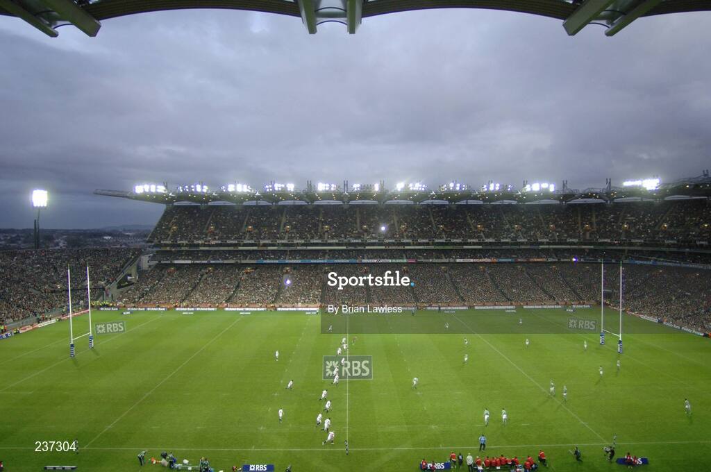 24 February 2007; England's Jonny Wilkinson kicks off to start the match. RBS Six Nations Rugby Championship, Ireland v England, Croke Park, Dublin. Picture Credit: Brian Lawless / SPORTSFILE