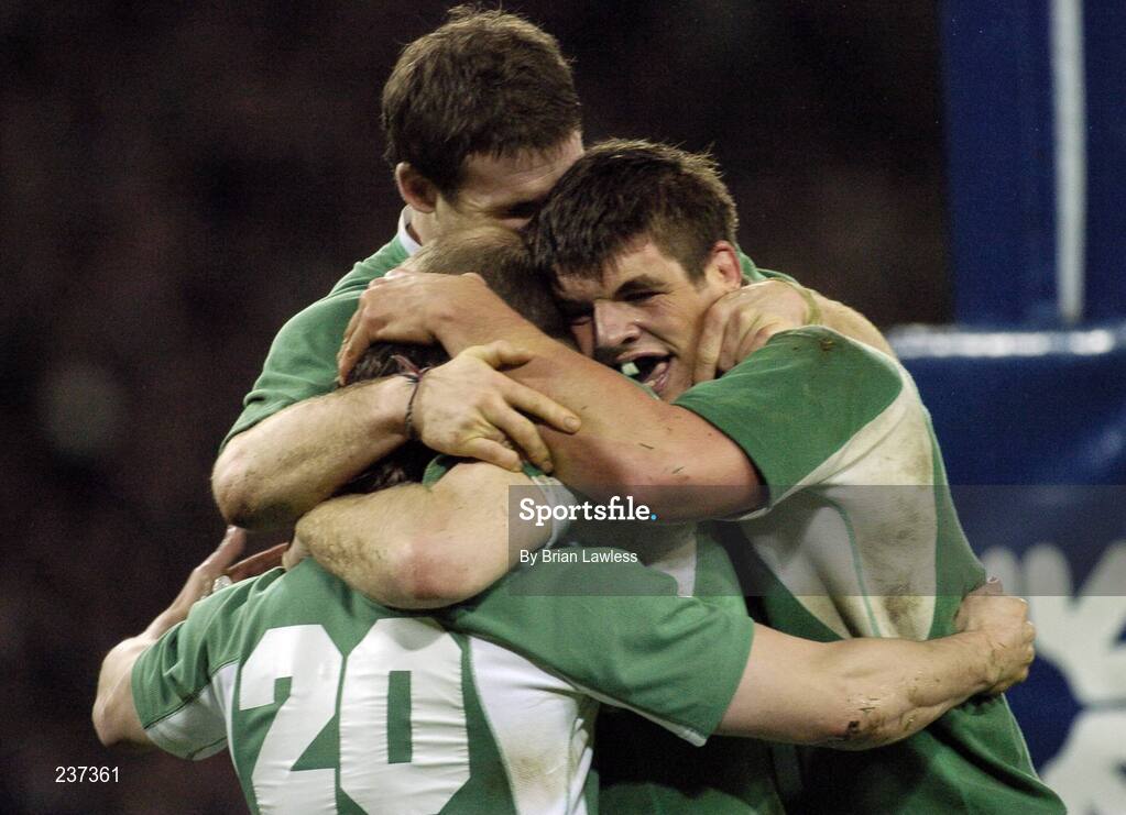 24 February 2007; Ireland's Isaac Boss, no. 20, celebrates with team-mates Donncha O'Callaghan, right, and Gordon D'Arcy after scoring his side's fourth try. RBS Six Nations Rugby Championship, Ireland v England, Croke Park, Dublin. Picture Credit: Brian Lawless / SPORTSFILE