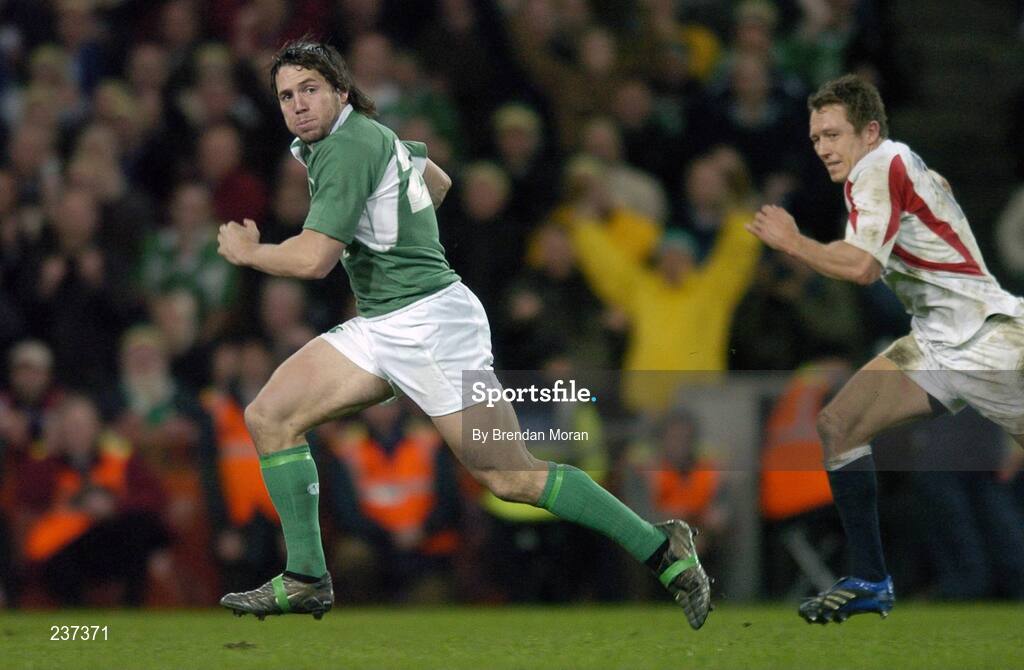 24 February 2007; Isaac Boss, Ireland, races clear of Jonny Wilkinson, England, on his way to scoring his side's fourth try. RBS Six Nations Rugby Championship, Ireland v England, Croke Park, Dublin. Picture Credit: Brendan Moran / SPORTSFILE