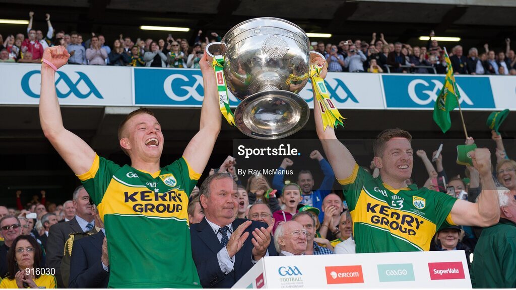 21 September 2014; Kerry joint captains Fionn Fitzgerald, left, and Kieran O'Leary lift the Sam Maguire cup. GAA Football All Ireland Senior Championship Final, Kerry v Donegal. Croke Park, Dublin. Picture credit: Ray McManus / SPORTSFILE