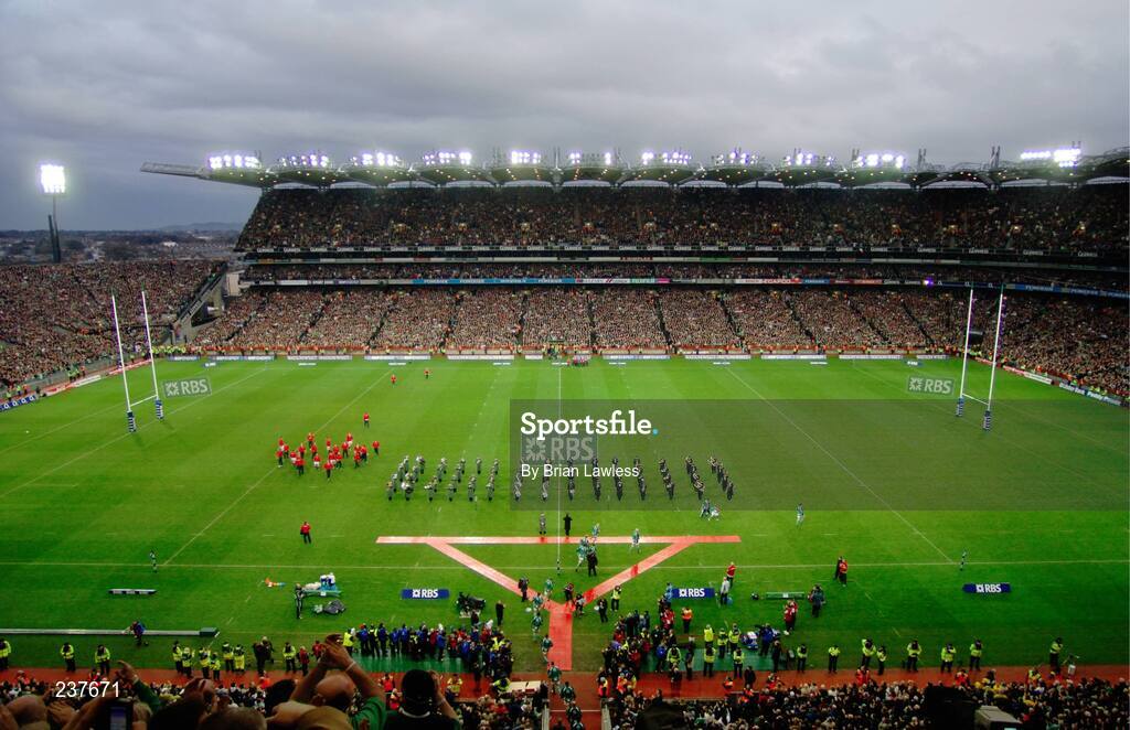 24 February 2007; A general view of Croke Park as the Ireland team make their way onto the pitch. RBS Six Nations Rugby Championship, Ireland v England, Croke Park, Dublin. Picture Credit: Brian Lawless / SPORTSFILE