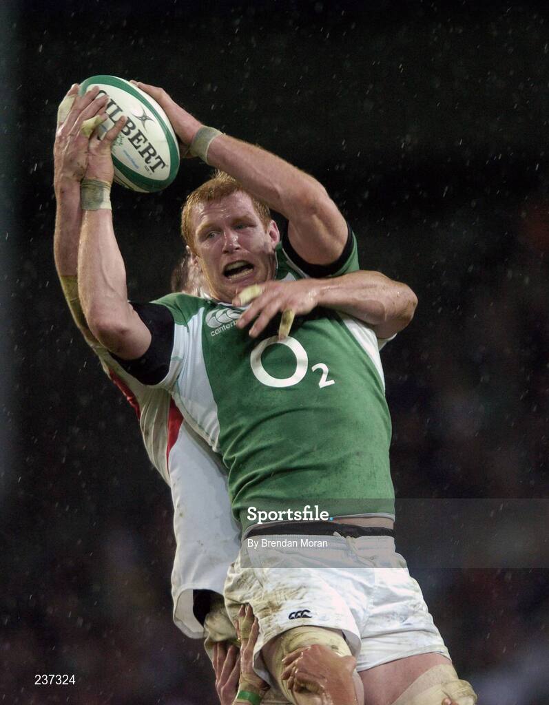 24 February 2007; Ireland's Paul O'Connell wins possession in the lineout against England's Martin Corry. RBS Six Nations Rugby Championship, Ireland v England, Croke Park, Dublin. Picture Credit: Brendan Moran / SPORTSFILE