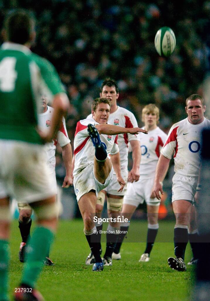 24 February 2007; Jonny Wilkinson, England, kicks for touch. RBS Six Nations Rugby Championship, Ireland v England, Croke Park, Dublin. Picture Credit: Brendan Moran / SPORTSFILE