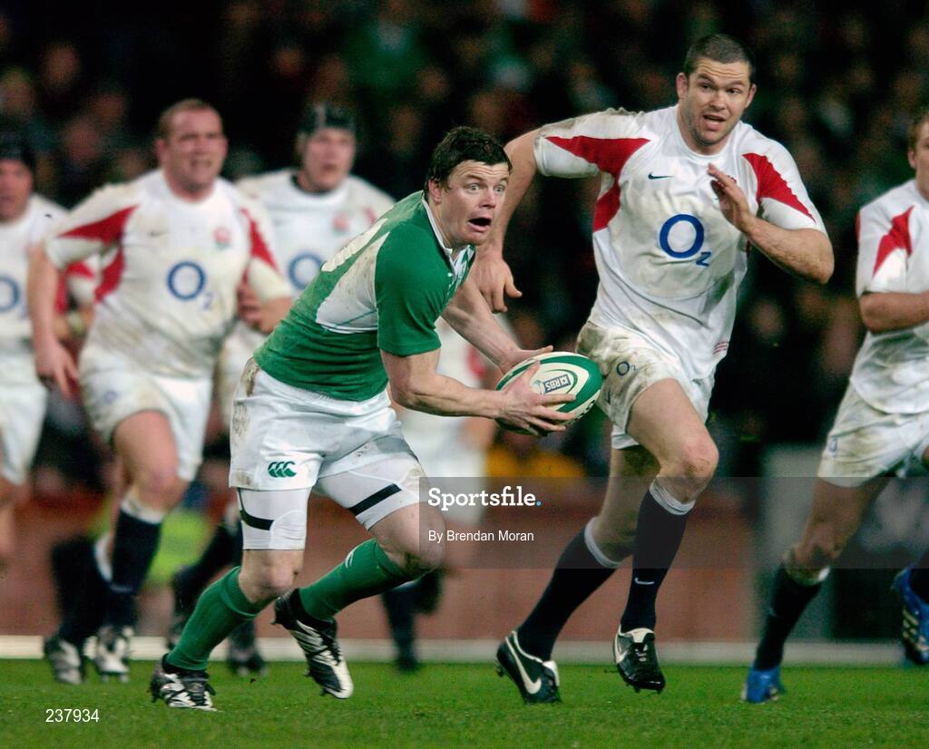 24 February 2007; Brian O'Driscoll, Ireland, in action against the England defence. RBS Six Nations Rugby Championship, Ireland v England, Croke Park, Dublin. Picture Credit: Brendan Moran / SPORTSFILE