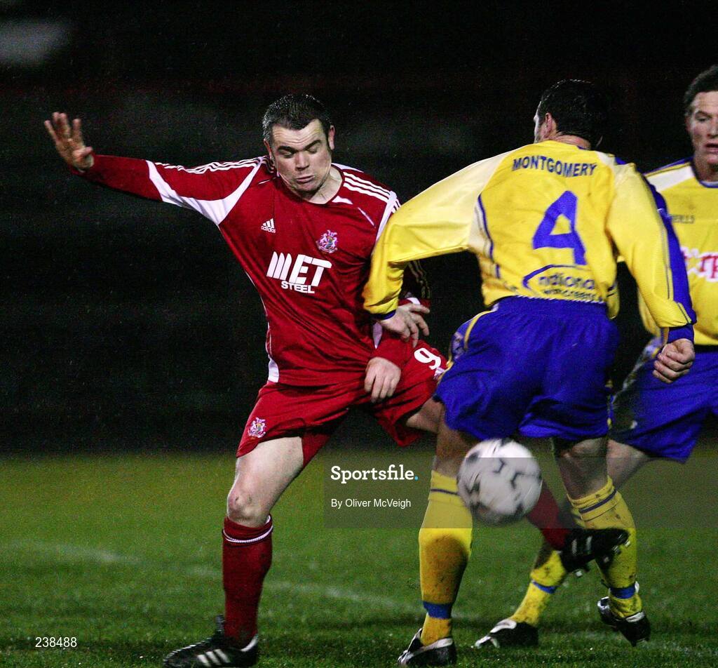 5 March 2007; Gary McCutcheon, Portadown, in action against Johnny Montgomery, Dungannon Swifts. Setanta Cup Group 2, Portadown v Dungannon Swifts, Shamrock Park, Portadown, Co. Armagh. Picture credit: Oliver McVeigh / SPORTSFILE