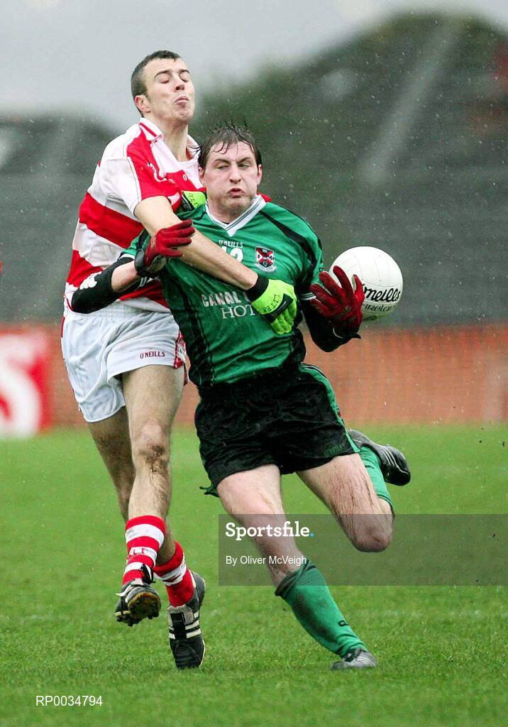 2 March 2007; Kevin McGourty, QUB, in action against Darren O'Sullivan, Cork IT. Ulster Bank Sigerson Cup Semi-Final, Queen's University Belfast v Cork Institute of Technology, Queen's University, Belfast, Co. Antrim. Picture credit: Oliver McVeigh / SPORTSFILE