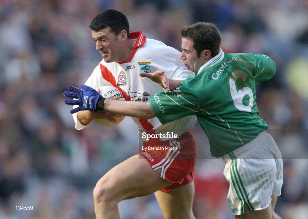 17 March 2004; Roibeard MacGearailt of An Gaeltacht in action against Kevin Gavin of Caltra during the AIB All-Ireland Senior Club Football Championship Final between An Gaeltacht and Caltra at Croke Park in Dublin. Photo by Brendan Moran/Sportsfile