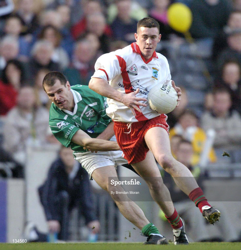 17 March 2004; Ronan O'Flatharta of An Gaeltacht in action against Enda Meehan of Caltra during the AIB All-Ireland Senior Club Football Championship Final between An Gaeltacht and Caltra at Croke Park in Dublin. Photo by Brendan Moran/Sportsfile