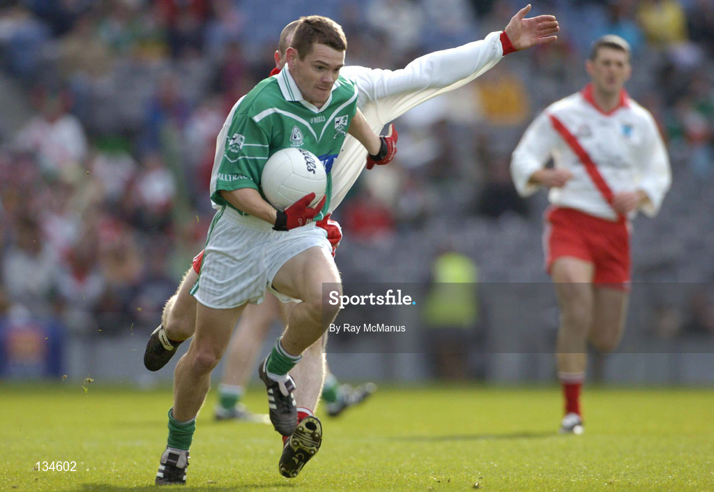 17 March 2004; Declan Meehan of Caltra in action against Tomas î Cruadhlaoich of An Gaeltacht during the AIB All-Ireland Senior Club Football Championship Final between An Gaeltacht and Caltra at Croke Park in Dublin. Photo by Ray McManus/Sportsfile