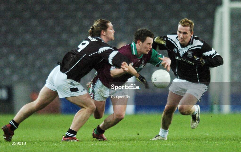 10 March 2007; Mark Mearns, Eoghan Ruadh, in action against Mairtin Ferris (left) and Eamon Ferris, Ardfert. Ardfert (Kerry) v Eoghan Ruadh (Derry), All-Ireland Intermediate Club Football Championship Final, Croke Park, Dublin. Photo by Sportsfile *** Local Caption ***