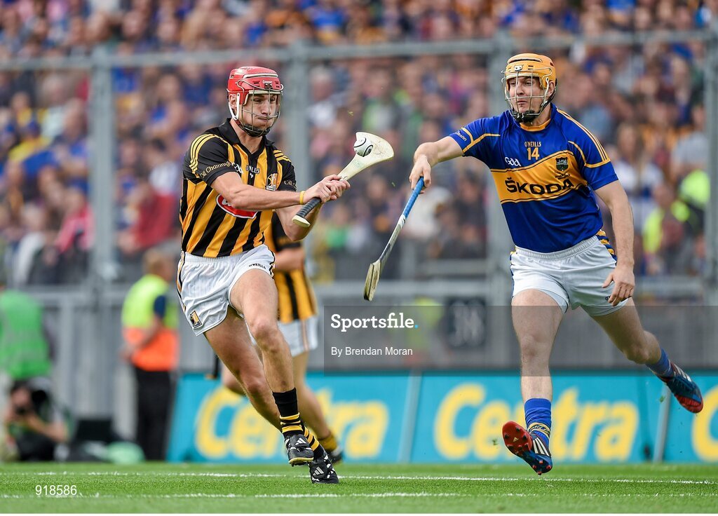 27 September 2014; Cillian Buckley, Kilkenny, in action against Seamus Callanan, Tipperary. GAA Hurling All Ireland Senior Championship Final Replay, Kilkenny v Tipperary. Croke Park, Dublin. Picture credit: Brendan Moran / SPORTSFILE