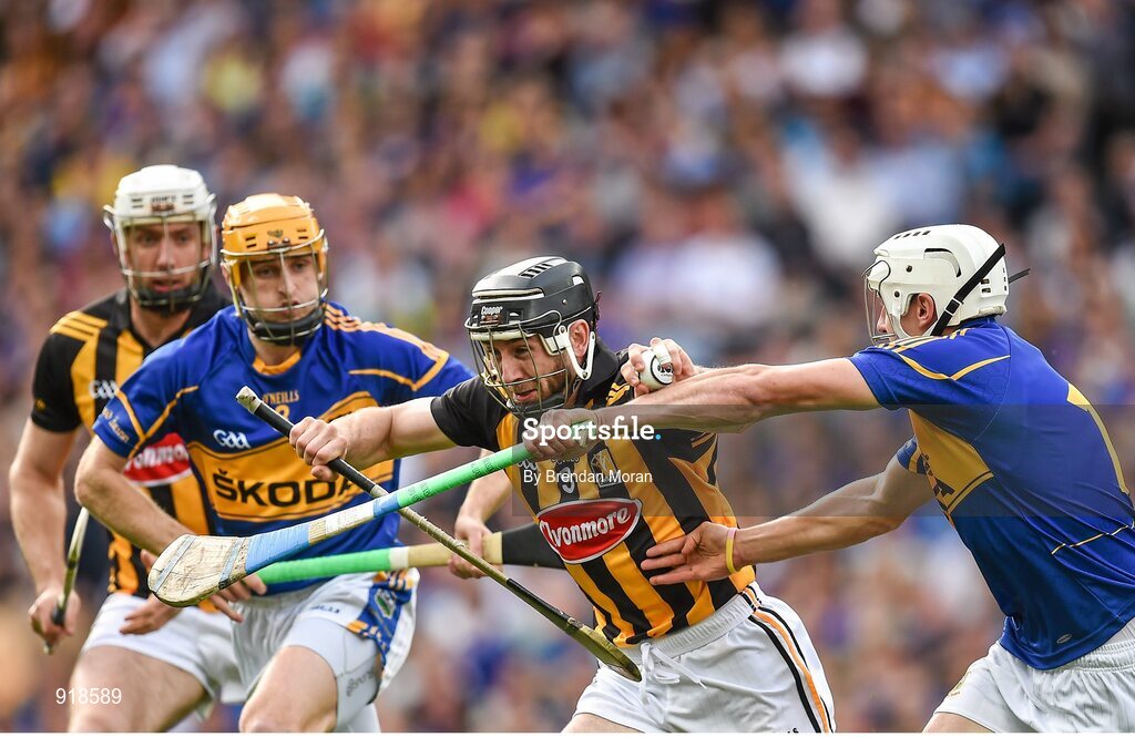 27 September 2014; Conor Fogarty, Kilkenny, in action against Shane McGrath, left, and Gearóid Ryan, Tipperary. GAA Hurling All Ireland Senior Championship Final Replay, Kilkenny v Tipperary. Croke Park, Dublin. Picture credit: Brendan Moran / SPORTSFILE
