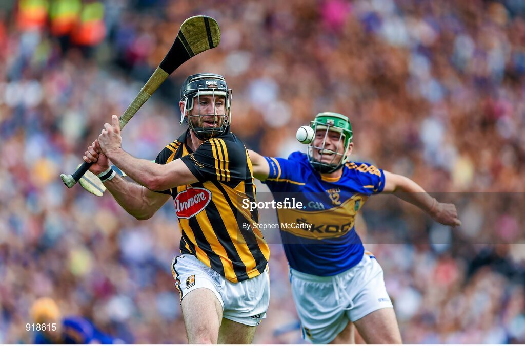 27 September 2014; Conor Fogarty, Kilkenny, in action against John O'Dwyer, Tipperary. GAA Hurling All Ireland Senior Championship Final Replay, Kilkenny v Tipperary. Croke Park, Dublin. Picture credit: Stephen McCarthy / SPORTSFILE