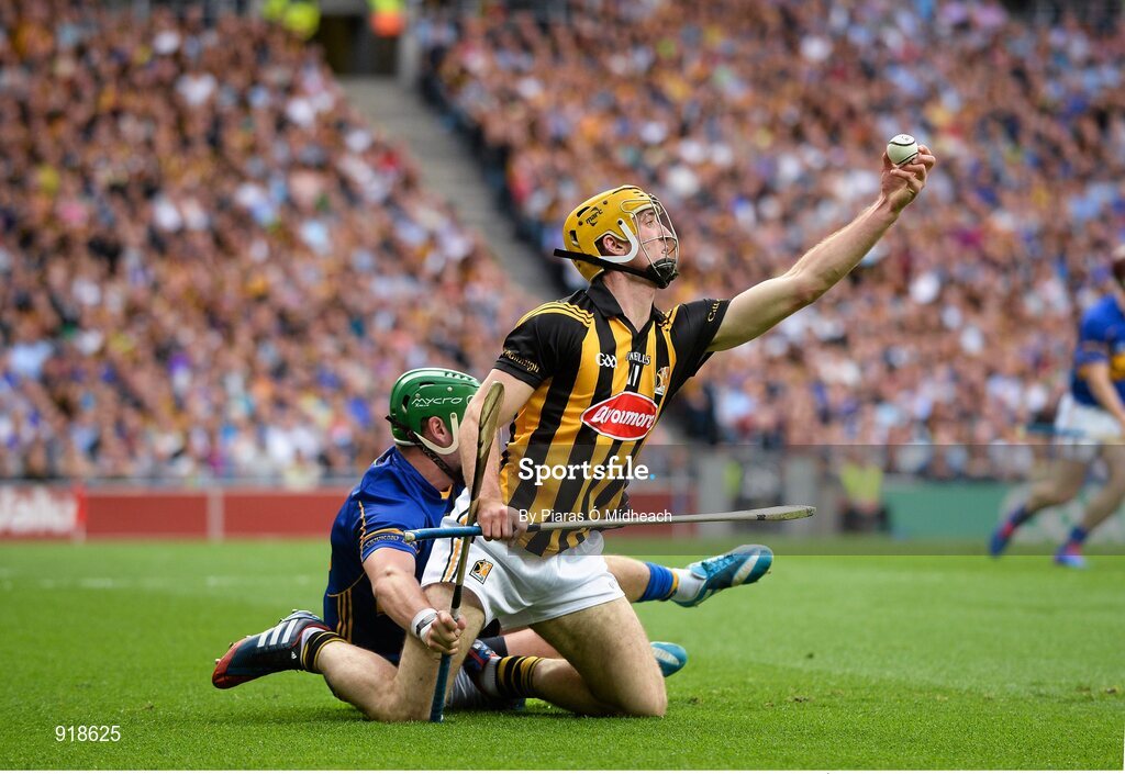 27 September 2014; Colin Fennelly, Kilkenny, in action against James Barry, Tipperary. GAA Hurling All Ireland Senior Championship Final Replay, Kilkenny v Tipperary. Croke Park, Dublin. Picture credit: Piaras Ó Mídheach / SPORTSFILE